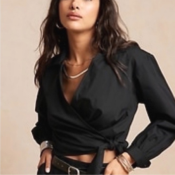 Banana Republic Tops - Banana Republic black wrap crop top with collar